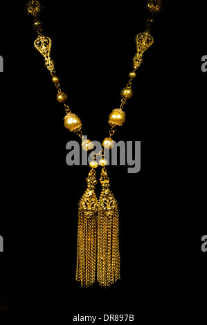 Necklace Robert Goossens for Chanel 1950 - 1960 Coco Chanel 1883 – 1971  French fashion designer Stock Photo - Alamy