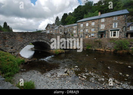 Bridge over the River Glaslyn in Beddgelert, North Wales Stock Photo