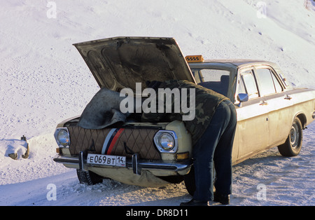 Checking the car in -42 C (-43.6 F) on Kolyma Highway in Yakutia, Northeastern Siberia Stock Photo