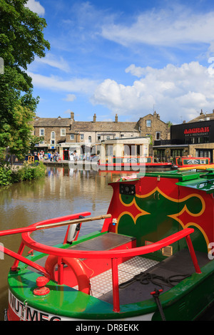 Narrowboats moored by wharf at Leeds and Liverpool Canal Basin Skipton in Craven North Yorkshire England Stock Photo