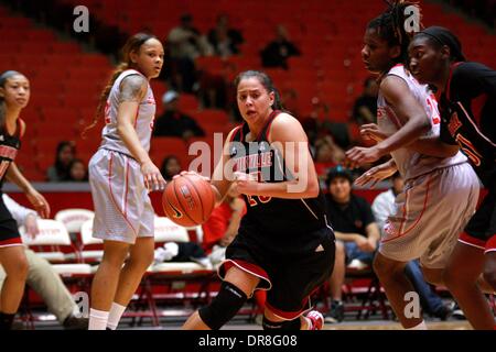 Houston, Texas, USA. 21st Jan, 2014. JAN 21 2014: Louisville guard Shoni Schimmel #23 drives towards the basket during the NCAA women's basketball game between Houston and Louisville from Hofheinz Pavilion in Houston, TX. Credit:  csm/Alamy Live News Stock Photo