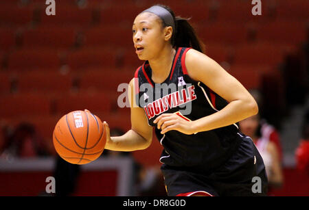 Houston, Texas, USA. 21st Jan, 2014. JAN 21 2014: Louisville guard Antonita Slaughter #4 rushes the ball upcourt during the NCAA women's basketball game between Houston and Louisville from Hofheinz Pavilion in Houston, TX. Credit:  csm/Alamy Live News Stock Photo