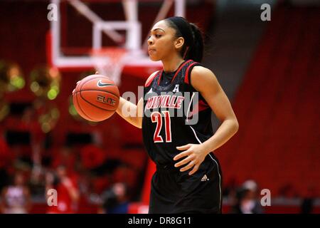 Houston, Texas, USA. 21st Jan, 2014. JAN 21 2014: Louisville guard Bria Smith #21 brings the ball upcourt during the NCAA women's basketball game between Houston and Louisville from Hofheinz Pavilion in Houston, TX. Credit:  csm/Alamy Live News Stock Photo