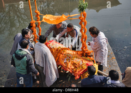 cremation ceremony at Pashtupatinath, Kathmandu, Nepal Stock Photo