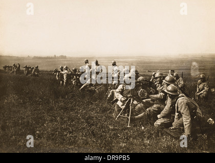 French soldiers firing a machine gun during the First World War Stock ...