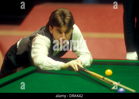 Canadian Kirk Stevens at The Embassy World Snooker Tournament, Crucible Theatre Sheffield in the early 1980’s Stock Photo