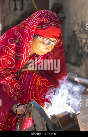 Women welding joints during the construction of solar cookers at the Barefoot College in Tilonia, Rajasthan, India. Stock Photo