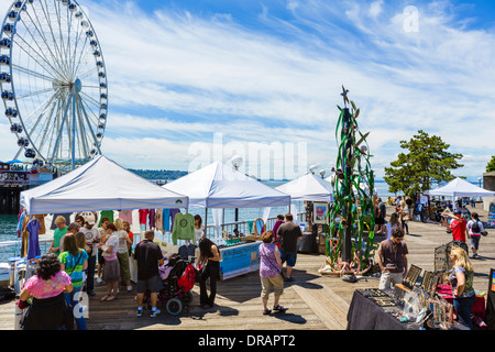 Saturday market on the waterfront with the Great Wheel behind, Seattle, Washington, USA Stock Photo