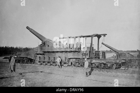 WWI railway artillery gun. French 320mm railway gun during World War One Stock Photo