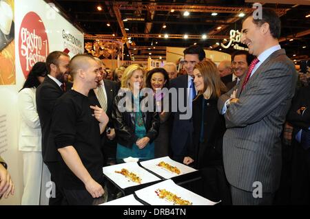 Madrid, Spain. 23rd Jan, 2014. Spain's Crown Prince Felipe (R) and Princess Letizia (2nd R) visit a booth during the opening ceremony of the International Tourism Fair 2014 in Madrid, Spain, on Jan. 22, 2014. Credit:  AGENCIAPUNTOPRESS/Xinhua/Alamy Live News Stock Photo