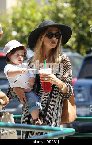 RACHEL ZOE Out Shopping for Groceries in Malibu 05/08/2022