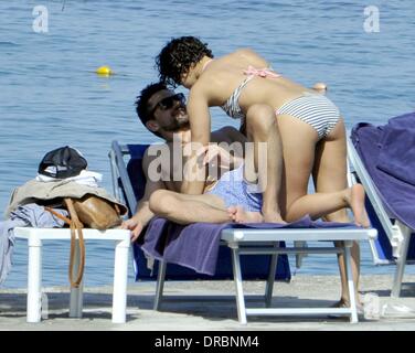 Dominic Cooper and his girlfriend Ruth Negga kissing, sunbathing and enjoying a holiday in Ischia Stock Photo