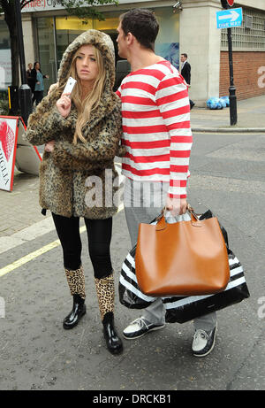 chantelle-houghton-and-alex-reid-leaving-their-hotel-on-route-to-reid