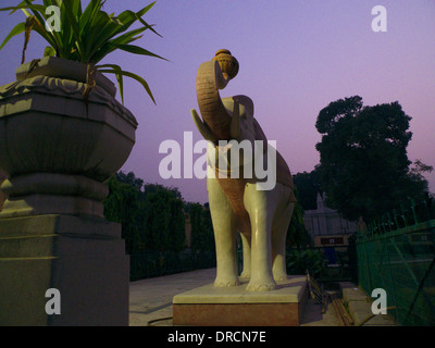 Elephant statue in the temple garden, Laxmi Narayan Temple/Birla Mandir, New Delhi, India Stock Photo