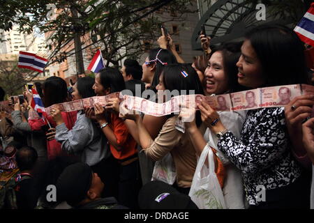 Bangkok, Thailand 23 January 2013. Supporters hand money to Thai anti-government protest leader Suthep Thaugsuban during a march. Thai government imposed a 60-day state of emergency in Bangkok and the surrounding provinces in an attempt to cope with the on-going political turmoil but so far this decree has had no effect on the mass protests. Credit:  John Vincent/Alamy Live News Stock Photo