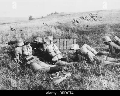 World War 1. German machine guns in a trench near Darkehmen in East ...