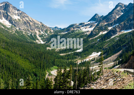 Mountain scenery along the North Cascades Highway, Route 20, Washingon State, USA Stock Photo