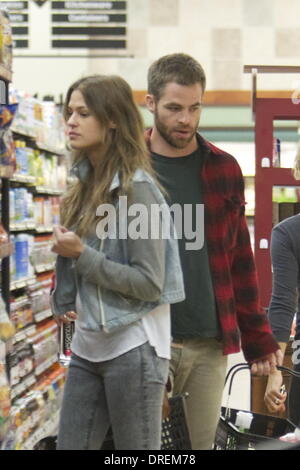 Chris Pine and new girlfriend Dominique Piek go late night shopping together for groceries at Gelsons supermarket Los Angeles, California - 30.07.12 Stock Photo