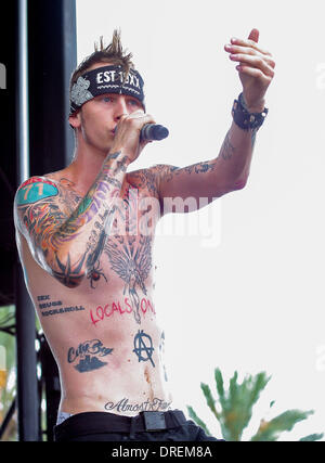 Machine Gun Kelly 2012 Vans Warped Tour at the Cruzan Amphitheatre - Performances West Palm Beach, Florida - 28.07.12  Featuring: Machine Gun Kelly Where: United States When: 28 Jul 2012 Stock Photo