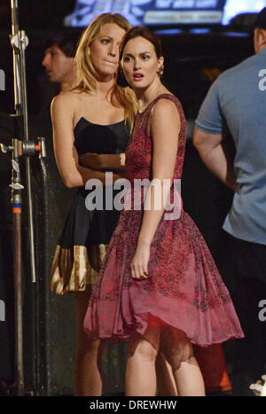 Leighton Meester and Blake Lively on the set of 'Gossip Girl' during a night shoot Stock Photo