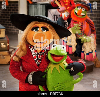 MUPPETS MOST WANTED 2014 Walt Disney Pictures film with Miss Piggy and Kermit Stock Photo