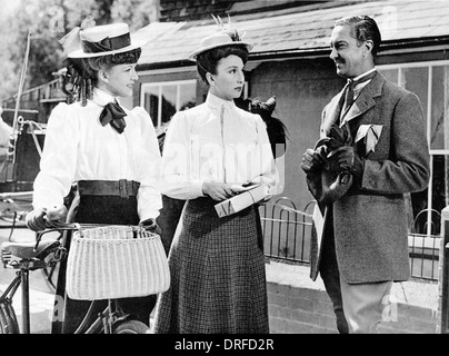 THE LOVES OF JOANNA GODDEN 1947 Ealing Studios film with from left: Jean Kent, Googie Withers, John McCallum Stock Photo