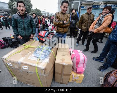 Anji, China's Zhejiang Province. 25th Jan, 2014. Workers of Henglin Chair Industry, a local private company, wait for chartered buses to return home in Anji County, east China's Zhejiang Province, Jan. 25, 2014. Henglin chartered 20 buses to send its workers home for free for family reunion prior to the Spring Festival, which falls on Jan. 31 this year. © Xu Yu/Xinhua/Alamy Live News Stock Photo