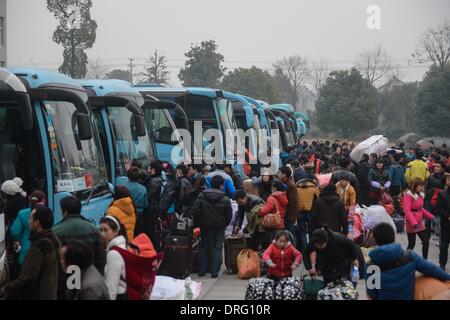 Anji, China's Zhejiang Province. 25th Jan, 2014. Workers of Henglin Chair Industry, a local private company, board chartered buses to return home in Anji County, east China's Zhejiang Province, Jan. 25, 2014. Henglin chartered 20 buses to send its workers home for free for family reunion prior to the Spring Festival, which falls on Jan. 31 this year. © Xu Yu/Xinhua/Alamy Live News Stock Photo