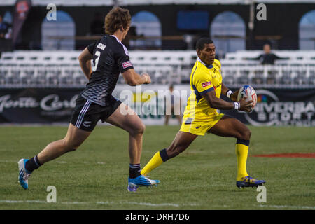 Las Vegas, NV, USA. 24th Jan, 2014. Boyd Field. Australia runs with the ball during day one at the USA Sevens Rugby HSBC Sevens World Series at Sam Boyd Stadium in Las Vegas, Nevada. © Action Plus Sports/Alamy Live News Stock Photo