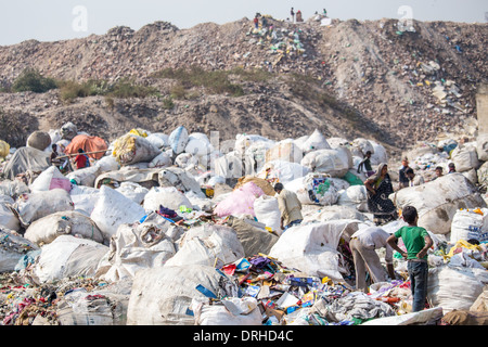 Pickers at a garbage dump in Delhi, India Stock Photo