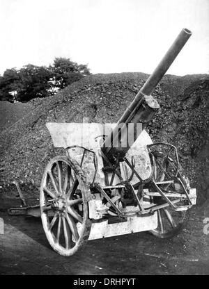 German 77mm field gun on howitzer carriage, WW1 Stock Photo