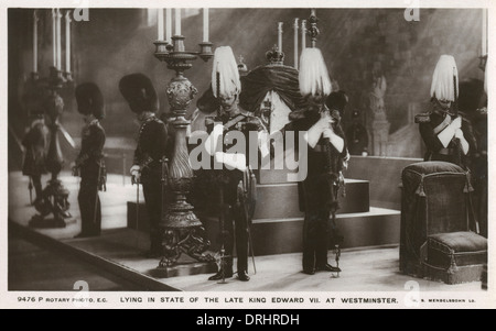 King Edward VII lying in state in Westminster Abbey Stock Photo