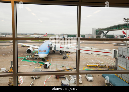 Thomson Dreamliner 787 loading cargo and passengers at Gatwick Airport ...