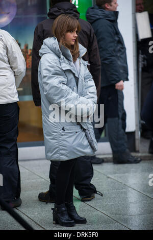 Cardiff, Wales, UK. 28th January 2014. Jenna Louise Coleman, who plays Clara Oswald, is spotted on the set of Doctor Who while filming on Queen Street in Cardiff. Credit:  Polly Thomas / Alamy Live News Stock Photo