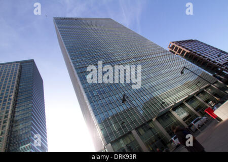 Canary Wharf London,UK. 28th January 2014.  A man in his mid 30's dies by falling from  the roof of the JP Morgan investment bank building  in Canary Wharf Docklands Credit:  amer ghazzal/Alamy Live News Stock Photo