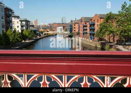 Crown Point Bridge River Aire waterfront housing developments, Leeds, England Stock Photo