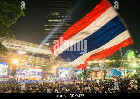 Bangkok, Thailand. 28 Jan, 2014. Suthep Thaugsuban, the leader of Thailand protests giving a speech at  Junction outside MBK center. Credit:  kmt rf/Alamy Live News Stock Photo