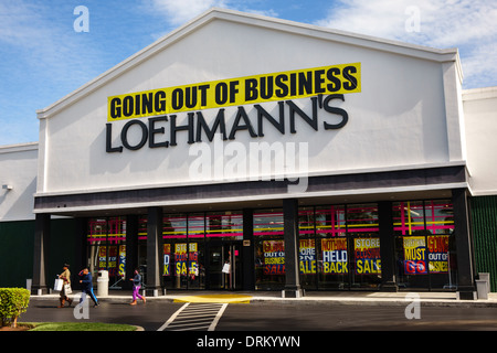 Miami Florida,Aventura,Loehmann's,front,entrance,going out of business,sign,banner,clothing,FL140122023 Stock Photo