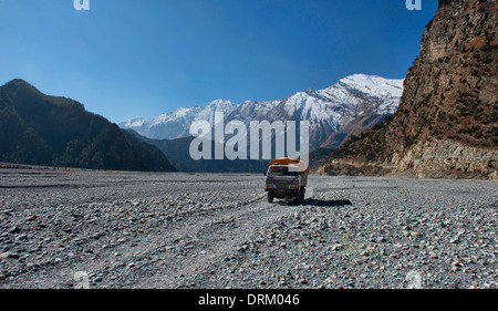 a a truck travels up the Kali Gandaki River in the Annapurna region of Nepalbus travels up the Kali Gandaki River in the Annapur Stock Photo