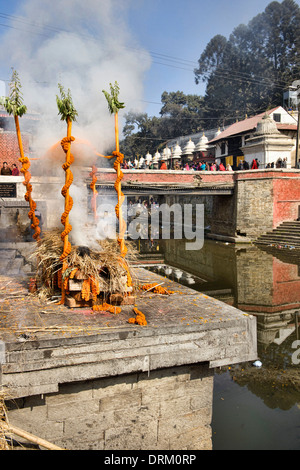 cremation ceremony at Pashtupatinath, Kathmandu, Nepal Stock Photo