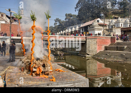 cremation ceremony at Pashtupatinath, Kathmandu, Nepal Stock Photo