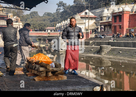 cremation ceremony at Pashtupatinath, Kathmandu, Nepal Stock Photo