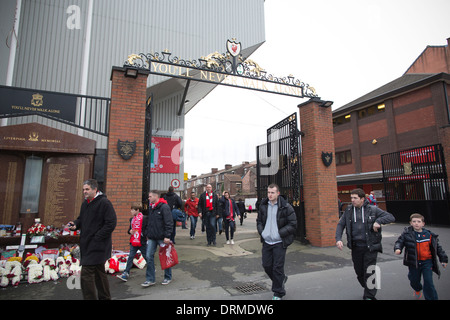 Beside the Shankly Gates at Anfield stands the memorial stone to the Liverpool supporters killed at Hillsborough in 1989. Stock Photo