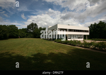 Villa Savoye designed by Swiss architect Le Corbusier in Poissy, in the outskirts of Paris, France. Stock Photo