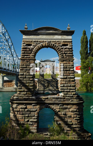 Historic Alexandra Bridge (1882) across Clutha River, Alexandra, Central Otago, South Island, New Zealand Stock Photo