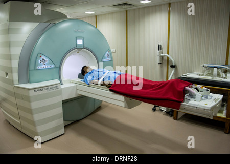 MRI Scanner and patient at Sathya Sai Baba Super Speciality hospital. Puttaparthi, Andhra Pradesh, India Stock Photo