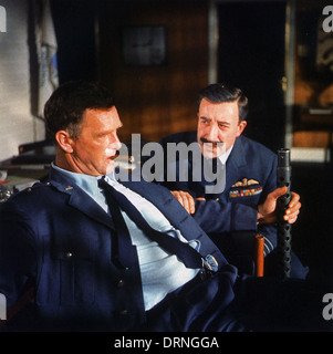 DR. STRANGELOVE 1964 Columbia Pictures film. Peter Sellers as Group Captain Mandrake and Sterling Hayden as General Jack Ripper Stock Photo