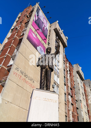 Bill Clinton's statue and billboard, Pristina, Kosovo, Europe. He holds the 1999 agreement to allow US troops to enter Kosovo Stock Photo