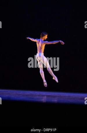 London, UK. 30th January 2014.  Devised by Ivan Putrov, Men in Motion explores the history of the male dancer over the last century, celebrating a fascinating repertoire of choreography and highlighing the viruosity and potency of the male dancer. Credit:  Carole Edrich/Alamy Live News Stock Photo