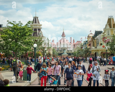 Main street, Disneyland Paris looking towards the park entrance and the Disneyland hotel Stock Photo